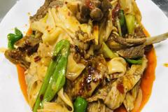裕民县特色美食——羊肉焖饼
