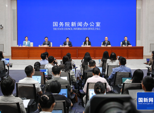 国务院新闻办就个人消费贷款贴息政策和服务业经营主体贷款贴息政策有关情况举行发布会