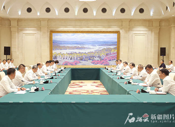 自治区与中国石油天然气集团合作机制第三次会议在乌鲁木齐举行