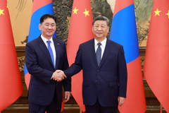 习近平会见蒙古国总统呼日勒苏赫