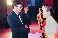 支现伟在地区第十次民族团结进步表彰大会上强调 有形有感有效铸牢中华民族共同体意识 推动塔城在中华民族共同体建设中走在前、作表率