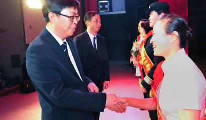 支现伟在地区第十次民族团结进步表彰大会上强调 有形有感有效铸牢中华民族共同体意识 推动塔城在中华民族共同体建设中走在前、作表率