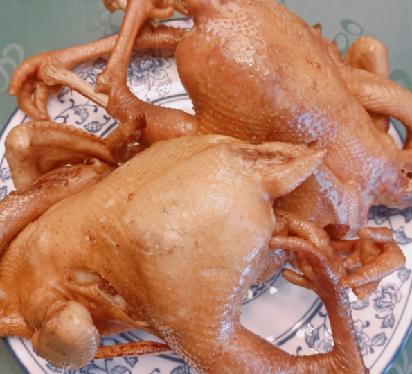 裕民县特色美食——药膳“不老鸡”
