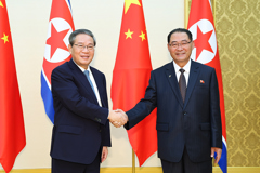 李强同朝鲜内阁总理朴泰成会谈