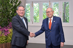 李强会见新加坡代总统张赞成