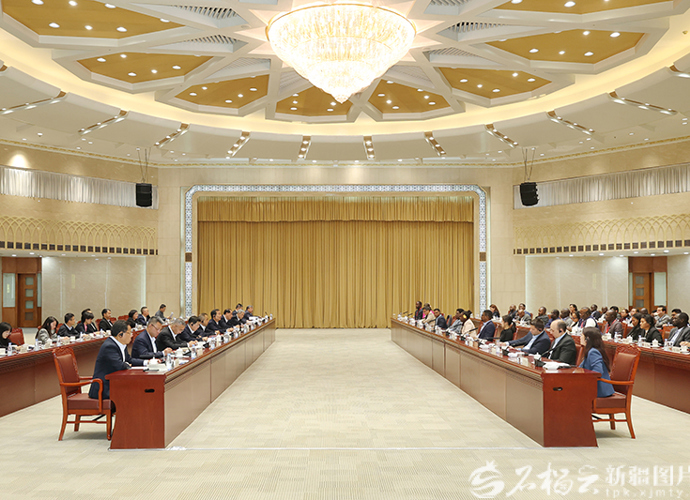 陈小江艾尔肯·吐尼亚孜会见北京大学“东方奖学金”治国理政研修班学员代表团