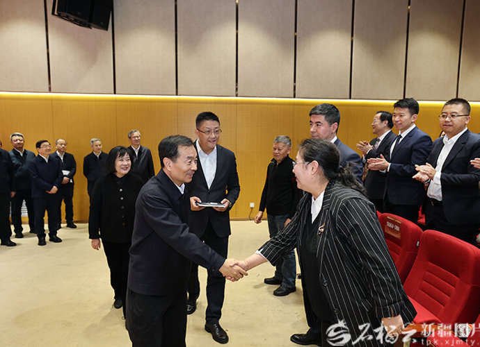 陈小江走访调研部分中央媒体驻疆机构和自治区主要新闻单位，看望慰问新闻工作者