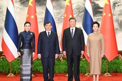 习近平会见泰国国王哇集拉隆功