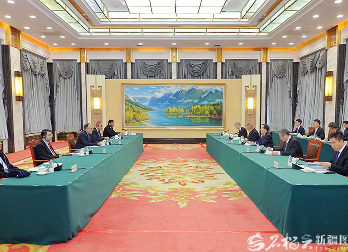 陈小江艾尔肯·吐尼亚孜会见巴基斯坦规划、发展与特别倡议部部长阿赫桑·伊克巴尔