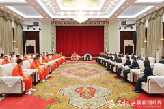 陈小江艾尔肯·吐尼亚孜会见第十五届全国运动会
新疆体育代表团获奖运动员教练员代表