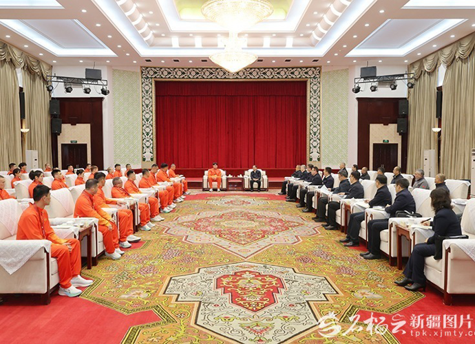 陈小江艾尔肯·吐尼亚孜会见第十五届全国运动会
新疆体育代表团获奖运动员教练员代表