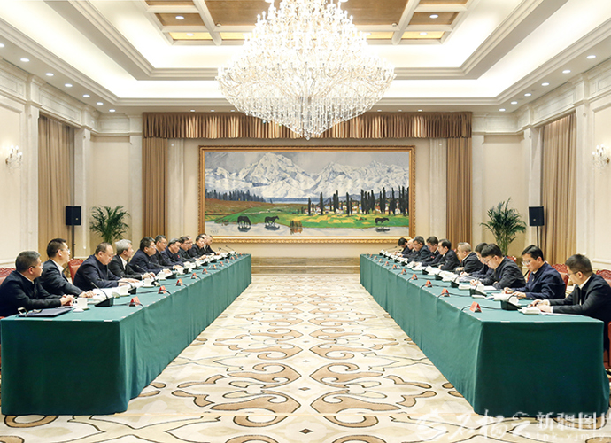 陈小江艾尔肯·吐尼亚孜会见中国中铁股份有限公司董事长陈文健