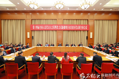 新疆代表团举行全体会议审议政府工作报告