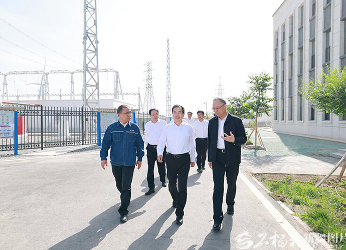 陈小江在吐鲁番调研座谈并接待信访群众