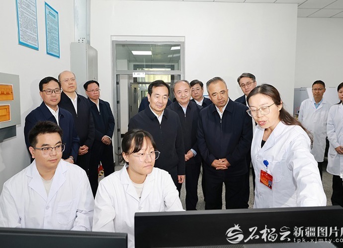 陈小江艾尔肯·吐尼亚孜在自治区科技厅调研座谈