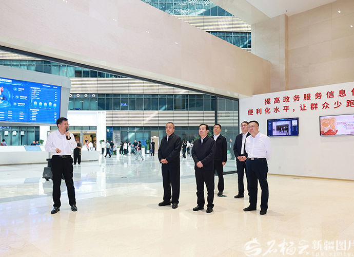 陈小江艾尔肯·吐尼亚孜就推进“人工智能+”工作深入调研