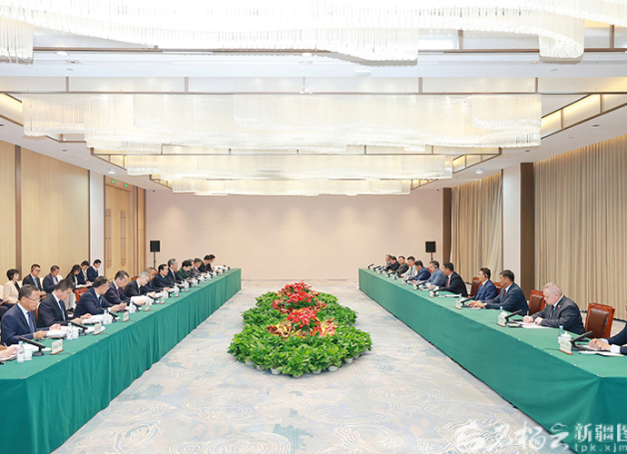 陈小江艾尔肯·吐尼亚孜会见出席2026年环阿尔泰次区域国际合作会议外宾