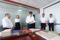 支现伟在地委党史研究室，地区档案馆、文联、社科联调研时强调