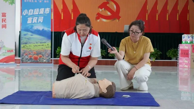 “小白杨”集市进乡村 惠民服务零距离