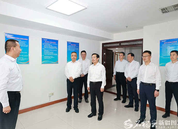 陈小江艾尔肯·吐尼亚孜在自治区商务厅调研座谈