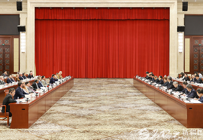 陈小江艾尔肯·吐尼亚孜会见国际知名人士新疆友好交流会参会代表