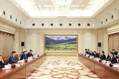陈小江艾尔肯·吐尼亚孜会见吉尔吉斯斯坦国务秘书科伊奇耶夫