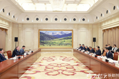 陈小江艾尔肯·吐尼亚孜会见塔吉克斯坦第一副总理霍利克佐达