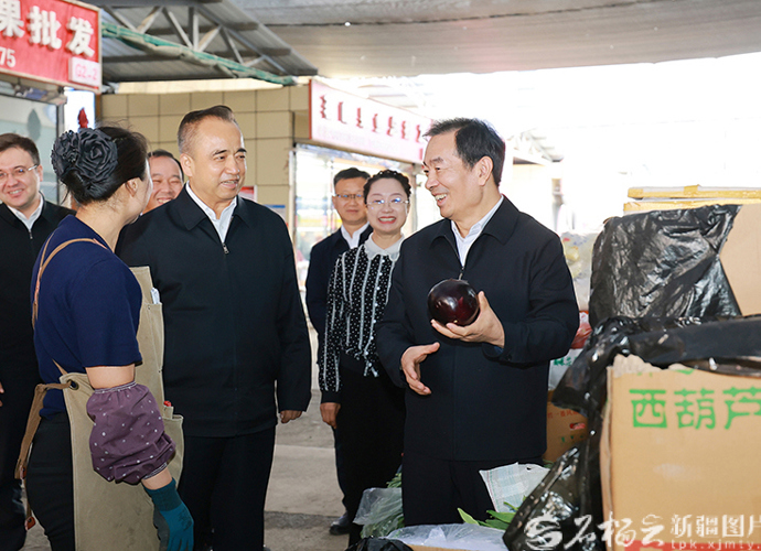 陈小江艾尔肯·吐尼亚孜调研检查节日期间安全稳定和市场供应等工作